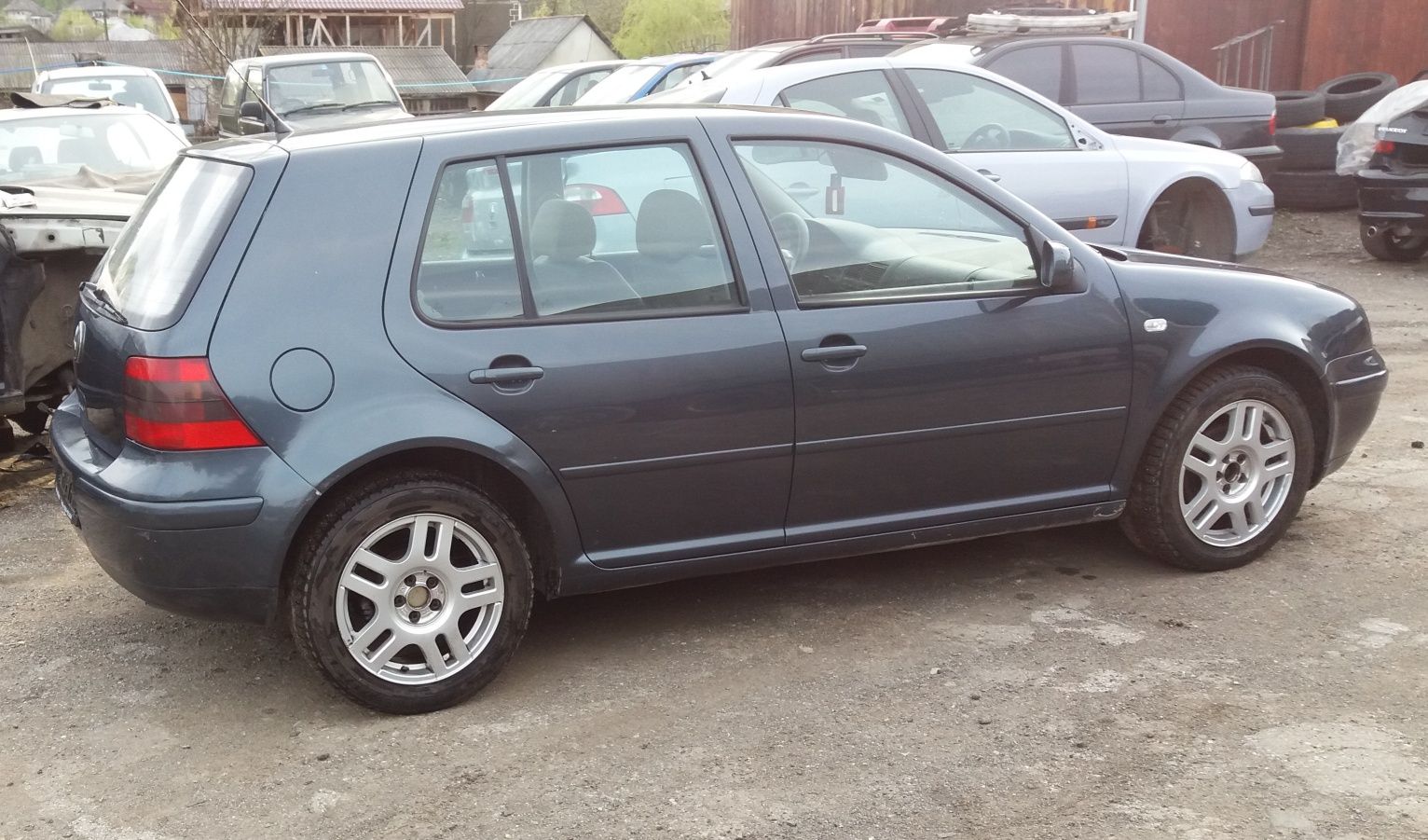 Ușa portiera stânga dreapta spate vw golf 4 hatchback cod culoare LC7V