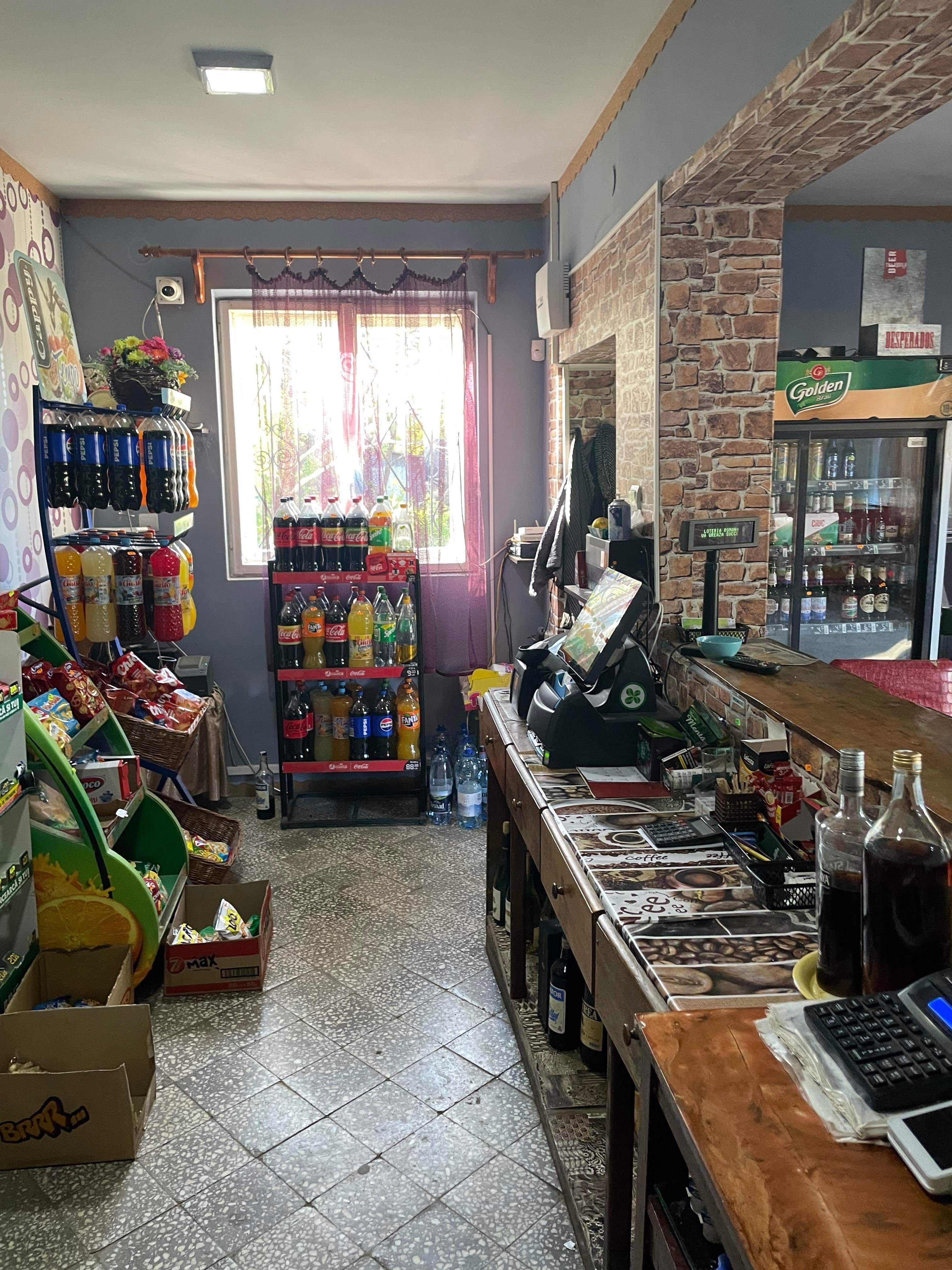 Vând clădire cu etaj