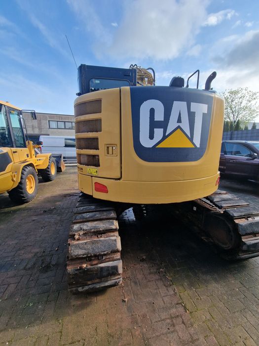 Escavator de închiriat.