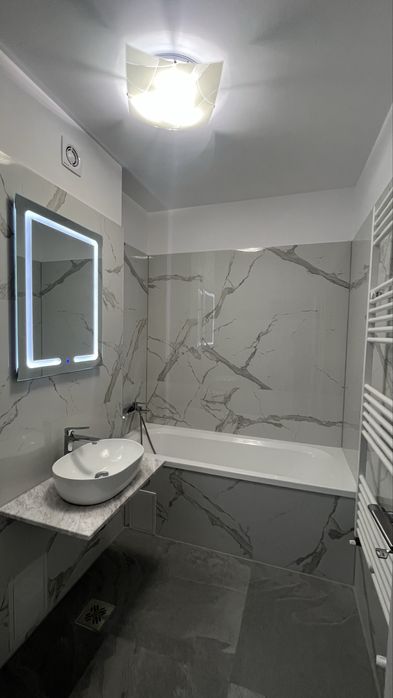 Inchiriez Studio 42,8 mp + balcon 10 mp