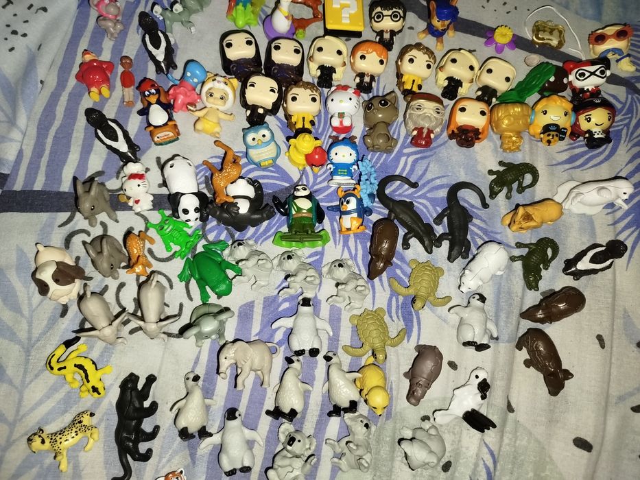 Vând jucării Kinder animale și cu hary Potter