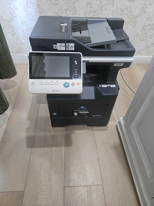 Multifunctionala Konica Minolta alb negru 4052 A4