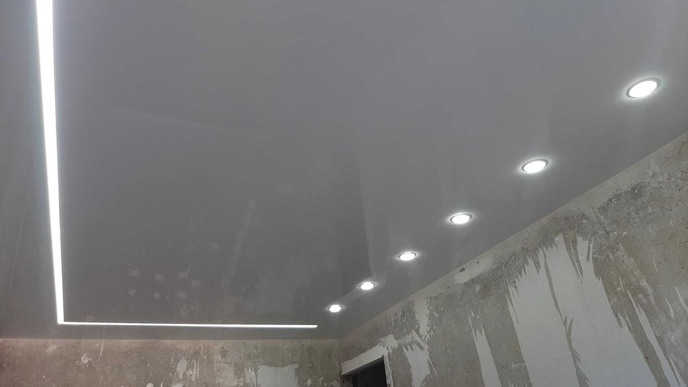 Натяжные потолки от 1500 тг за м2.  Клеим галтели