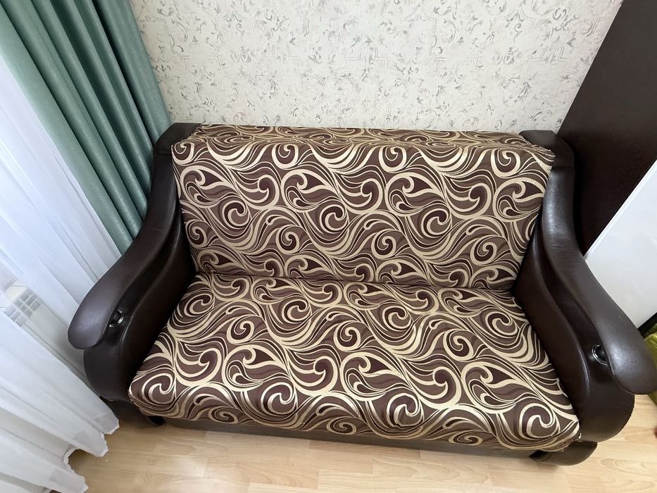 Продам раскладной диван с отсеком для хранения