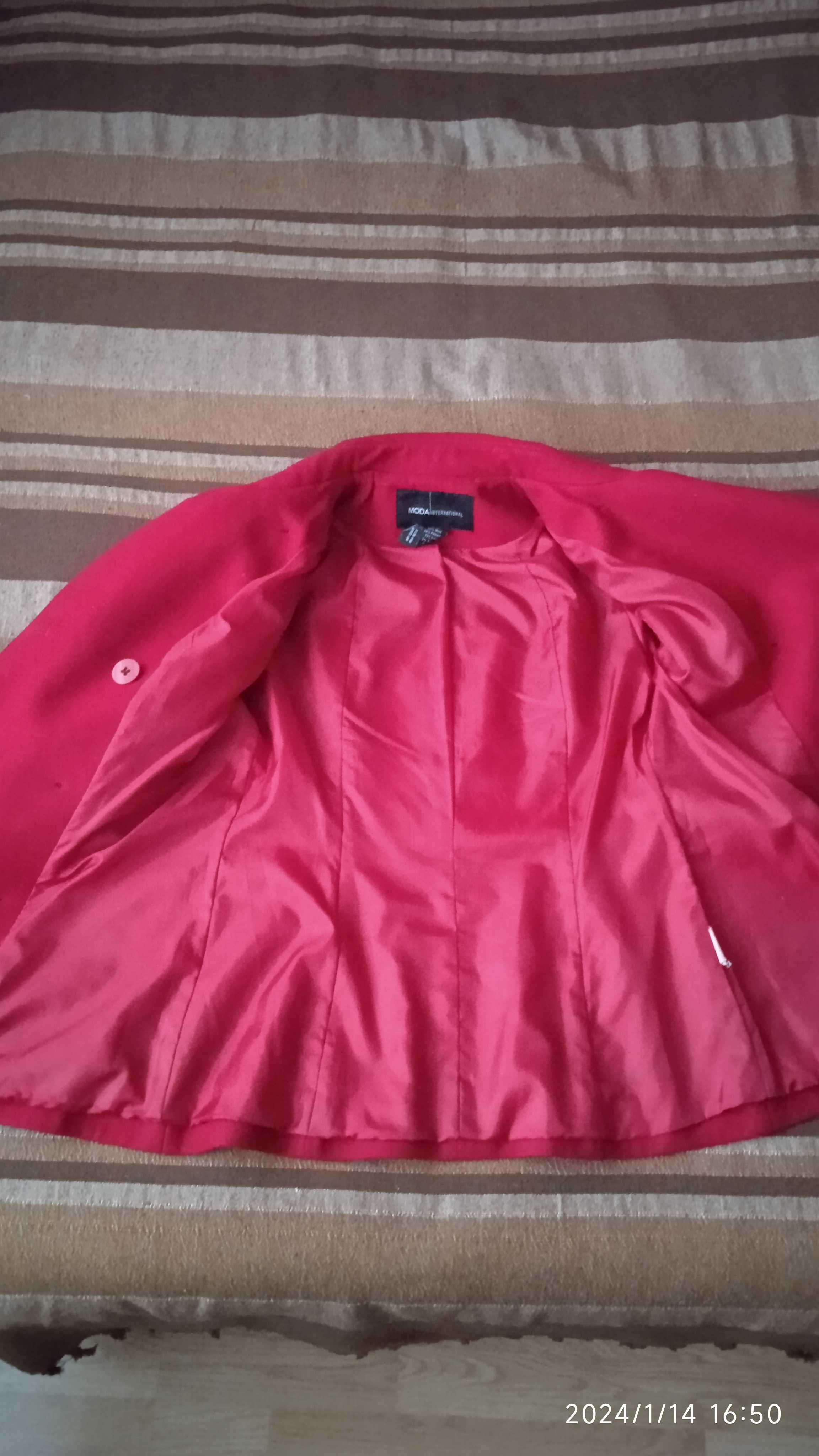 Пальто-жакет красное размер 36(44)