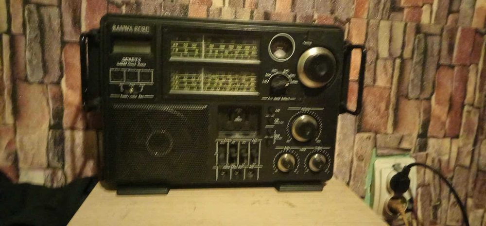 Muzica la , Radio semiprofesional Sanwa 6080, impecabil