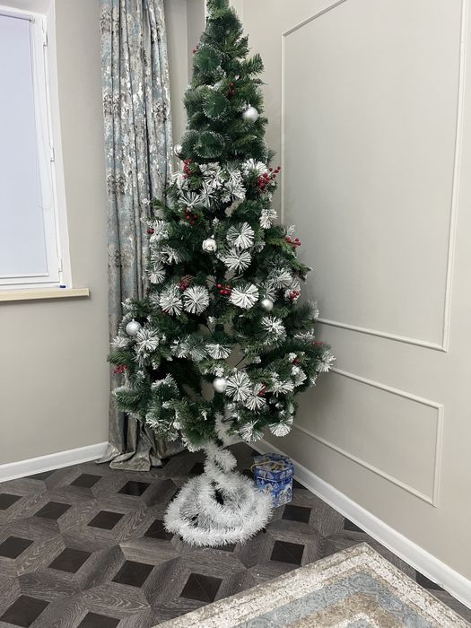 Елка новогодняя в отличном состоянии