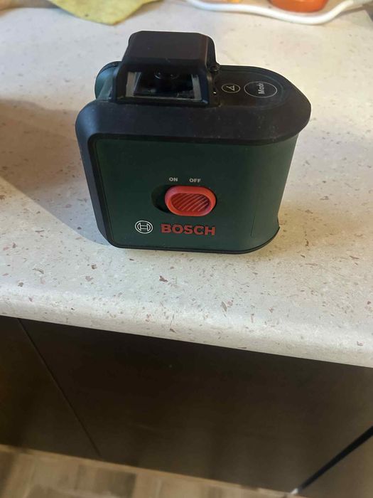 Нивелир Bosch със стойка