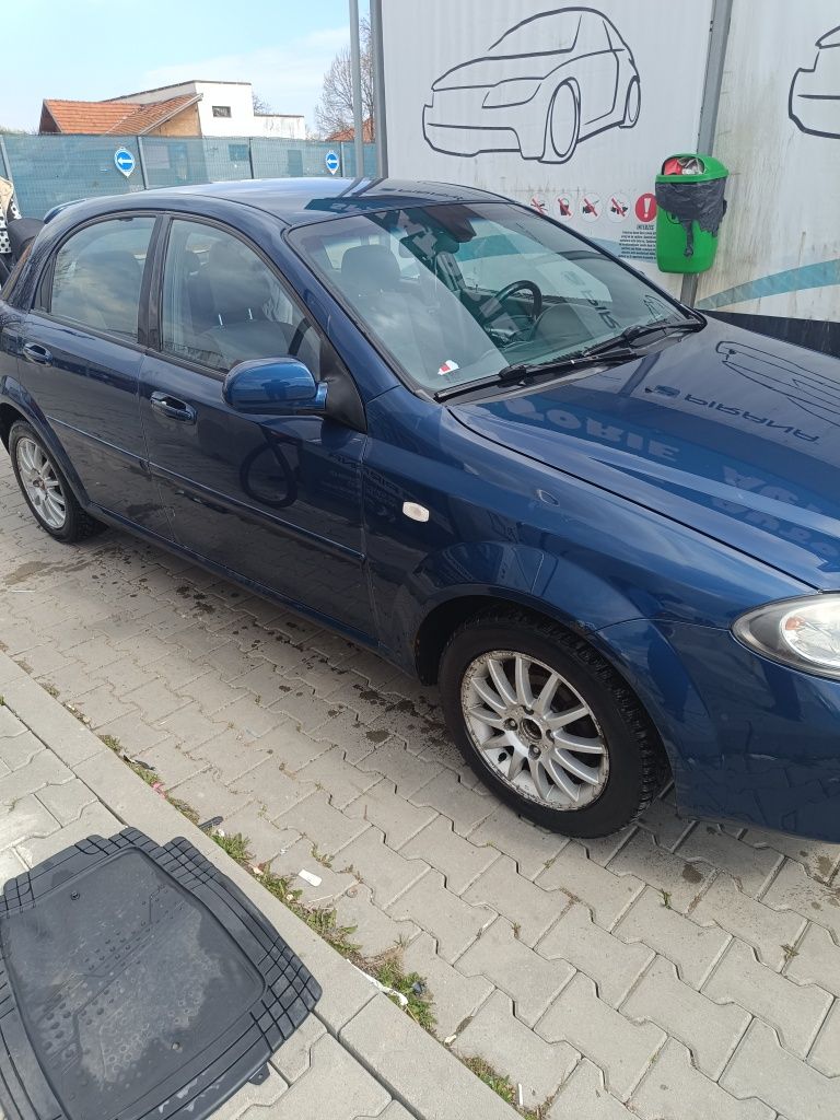 Vând Chevrolet Lacetti