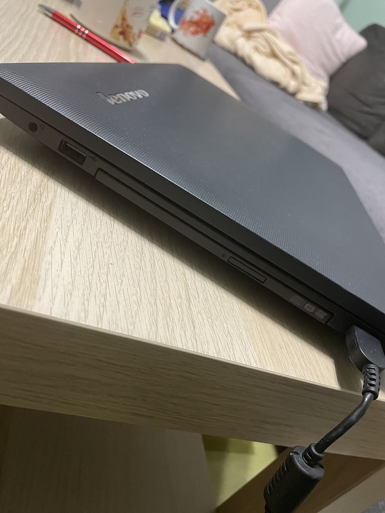 Laptop Lenovo B5400 impecabil