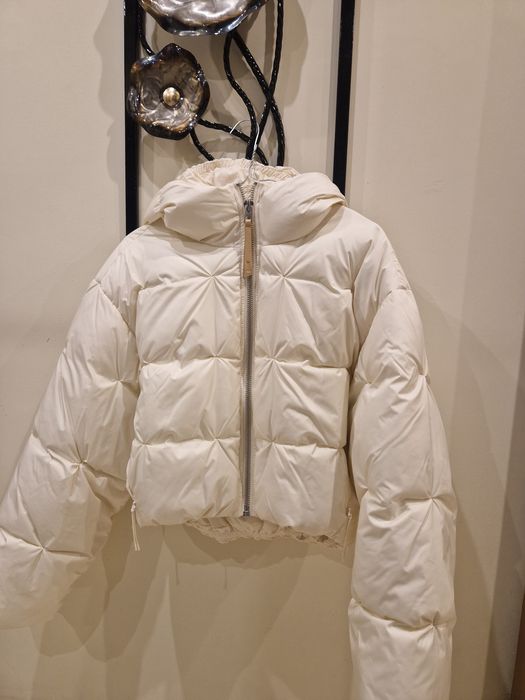 Чисто ново яке Манго