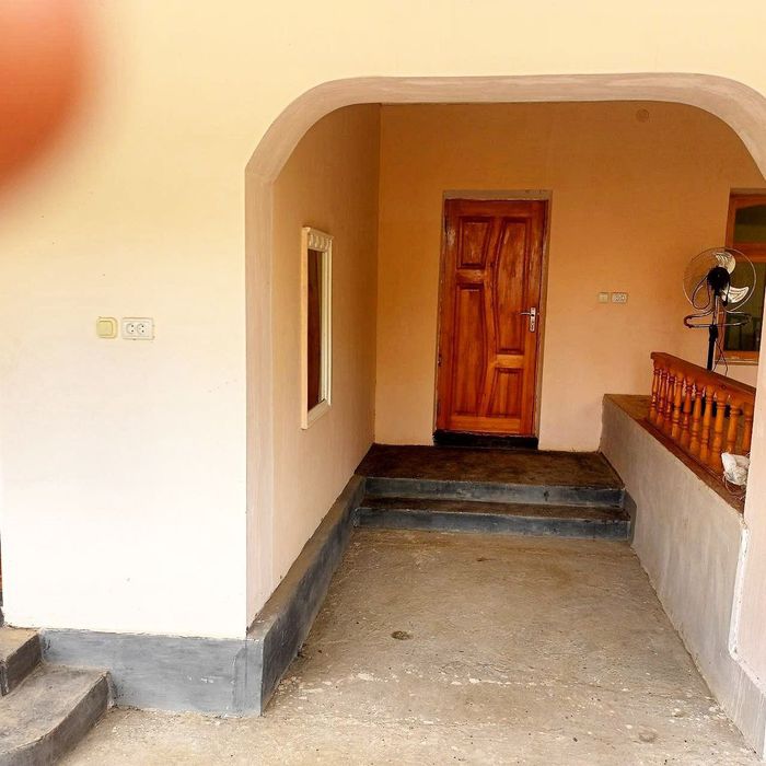 Uy sotiladi Дом продаëтся