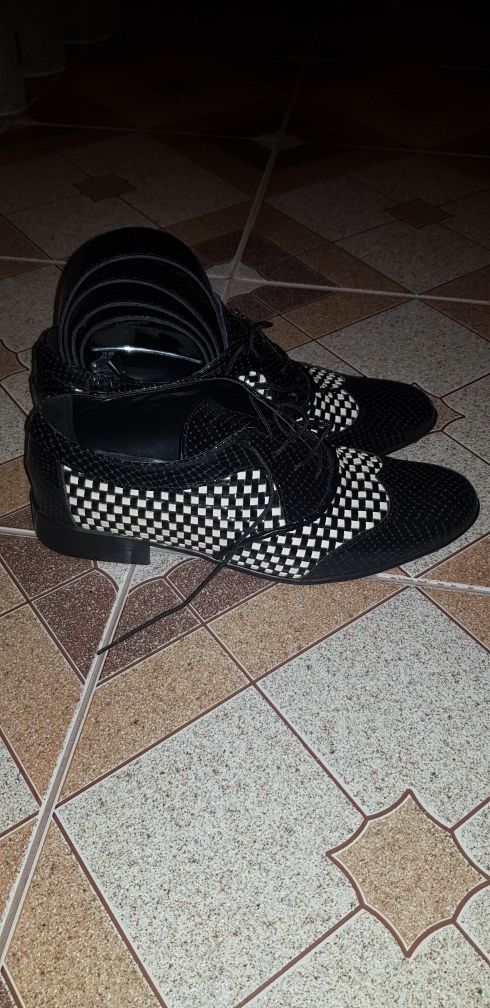 Pantofi piele nr. 38 +curea tot din piele