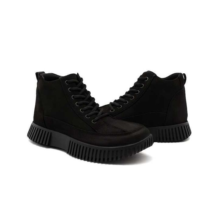 Дамски черни боти от естествена кожа с масивна подметка и връзки