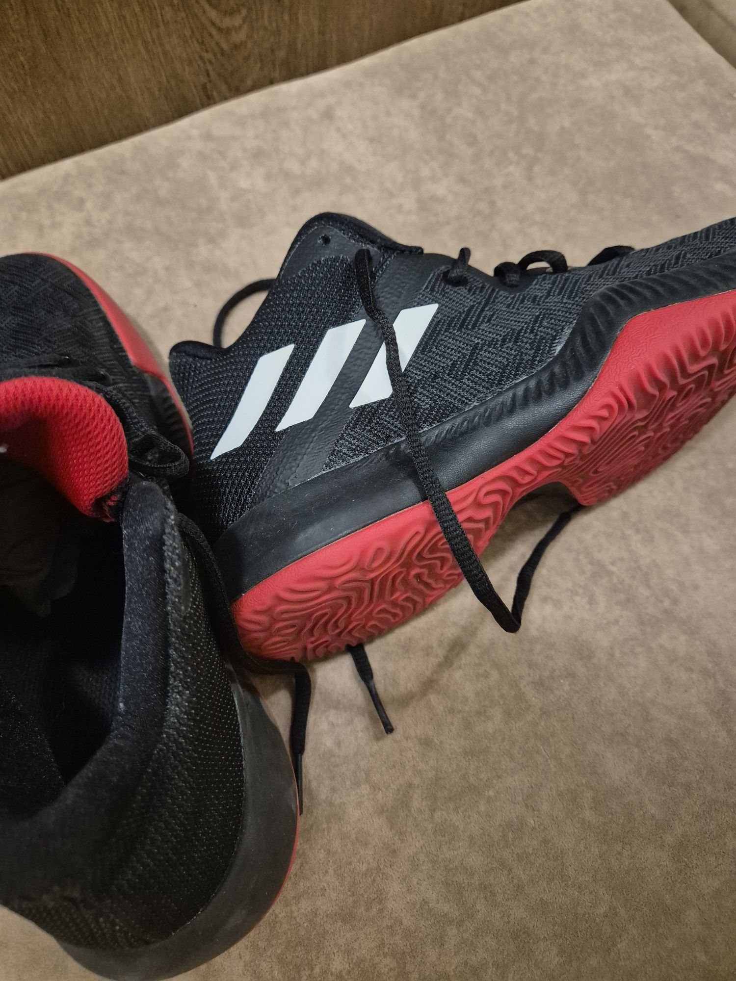 Маратонки adidas баскетбол