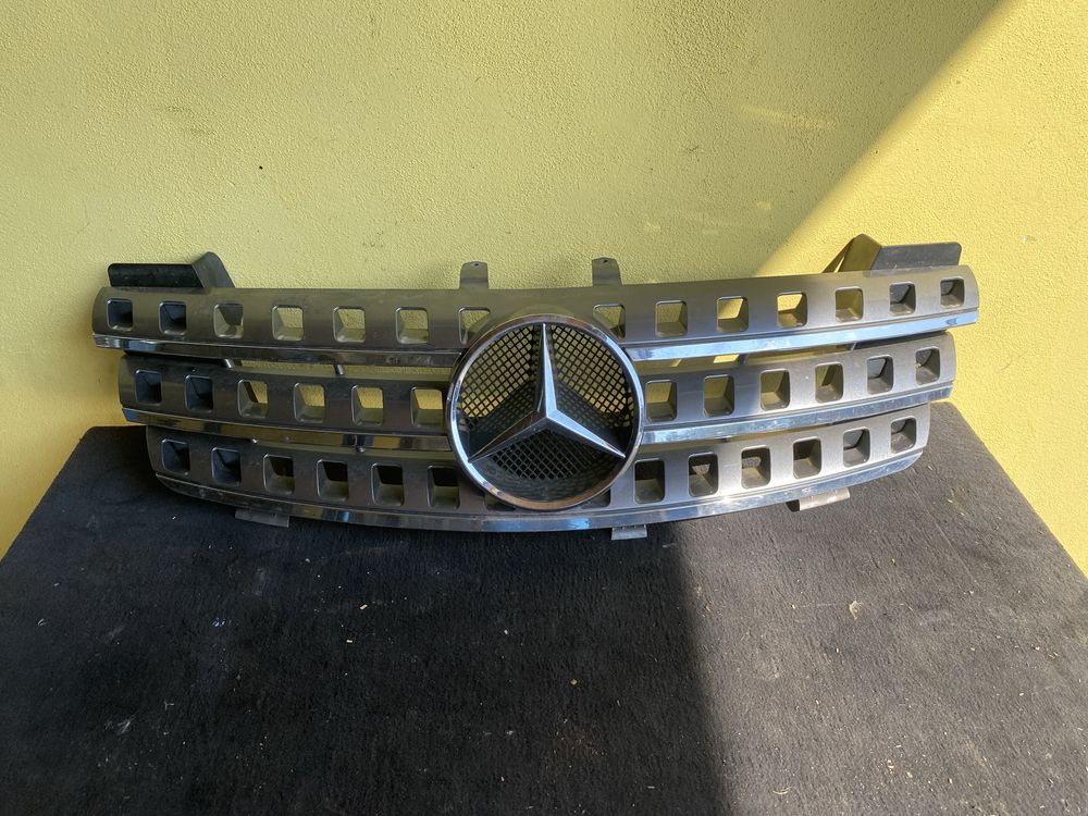Grila Fata Mercedes ML W164 Pret 800 lei