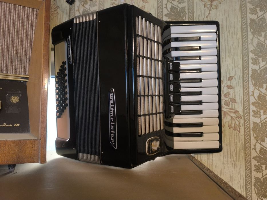 Акордеони 2 бр.спешно, ненужни, ниска цена