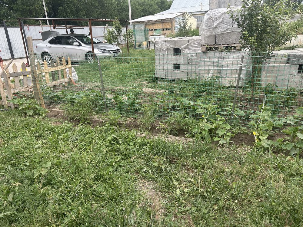 Дом с участком и фундамент