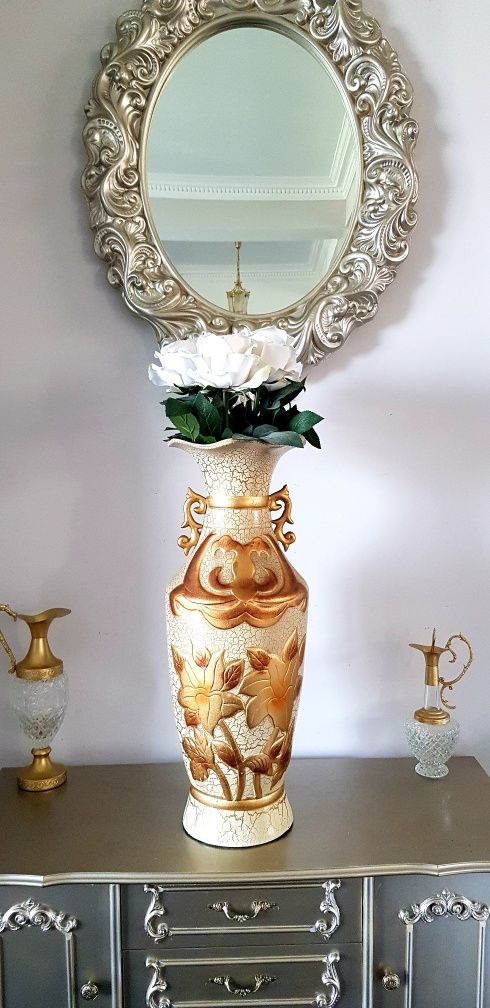 Vas vechi din ceramică glazurata