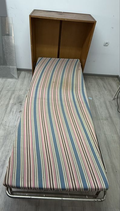 Разтегателно единично легло в шкаф