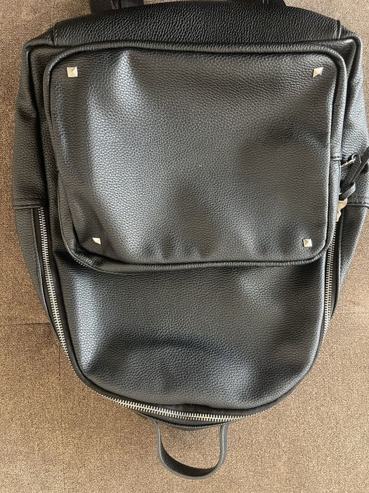 Черна раница Stradivarius