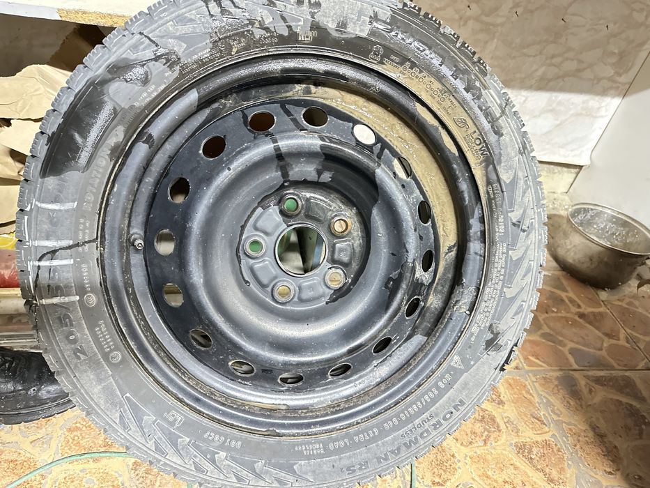 Шины с дисками зимние три штуки 205/55/16r