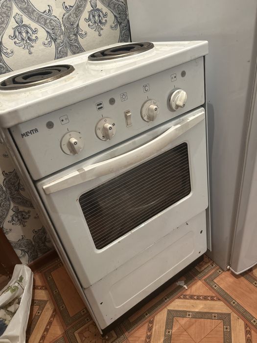 Продам плитку работает только духовка срочно!