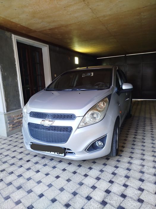 Spark 2012 xolati yaxwi yurib turgan moshina