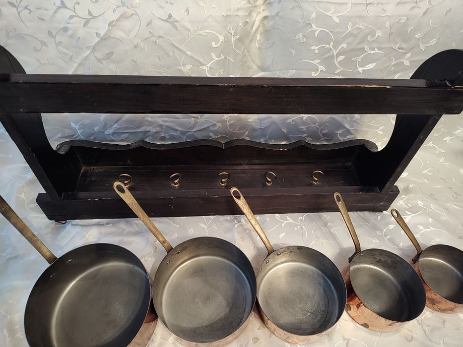 Cratițe din cupru cu suport din lemn