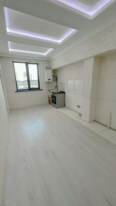 Uy sotiladi. Yashinobod Olmos rezedent. 4xona. 95kv.m