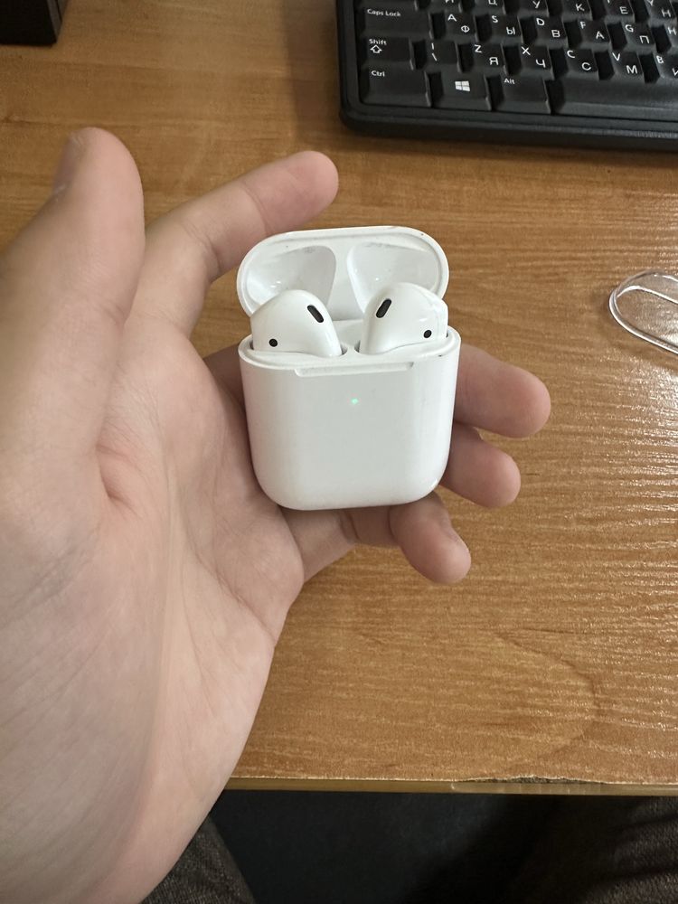 Продам наушники airpods 2, чехол в подарок