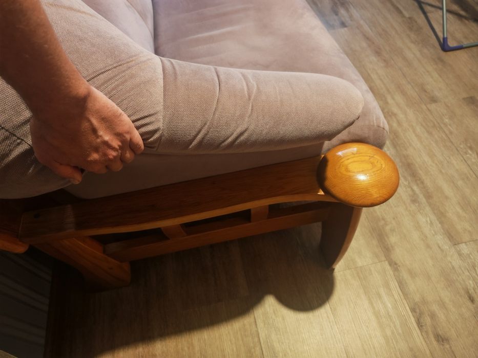 Диван деревянный