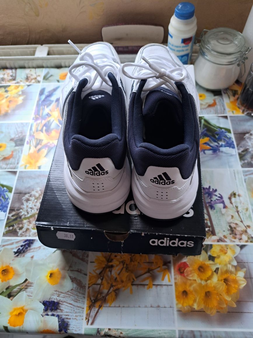 Маратонки Adidas естествена кожа