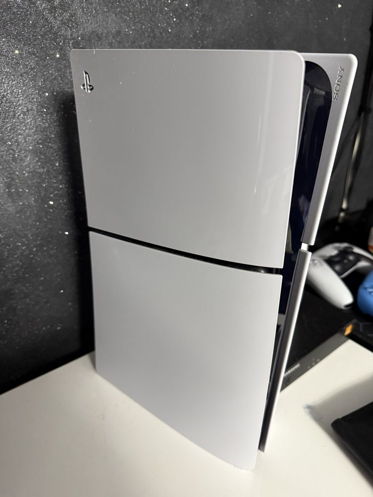 PlayStation 5/ PS5 Slim varianta cu Disk