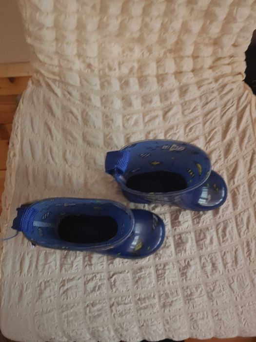 Чисто нови гумени ботушки