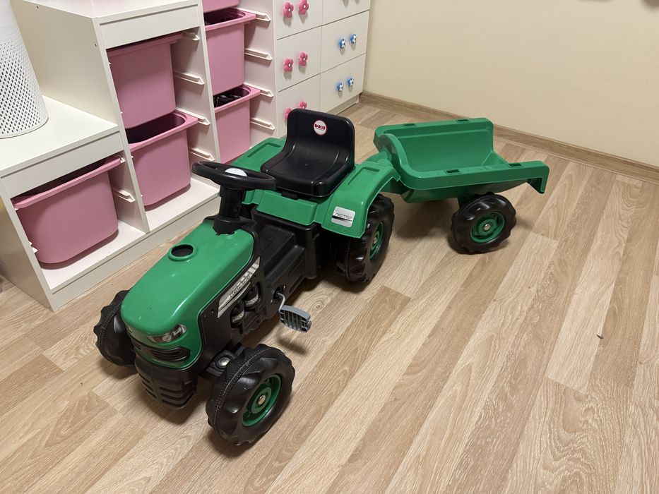 Детски трактор с педали и ремарке