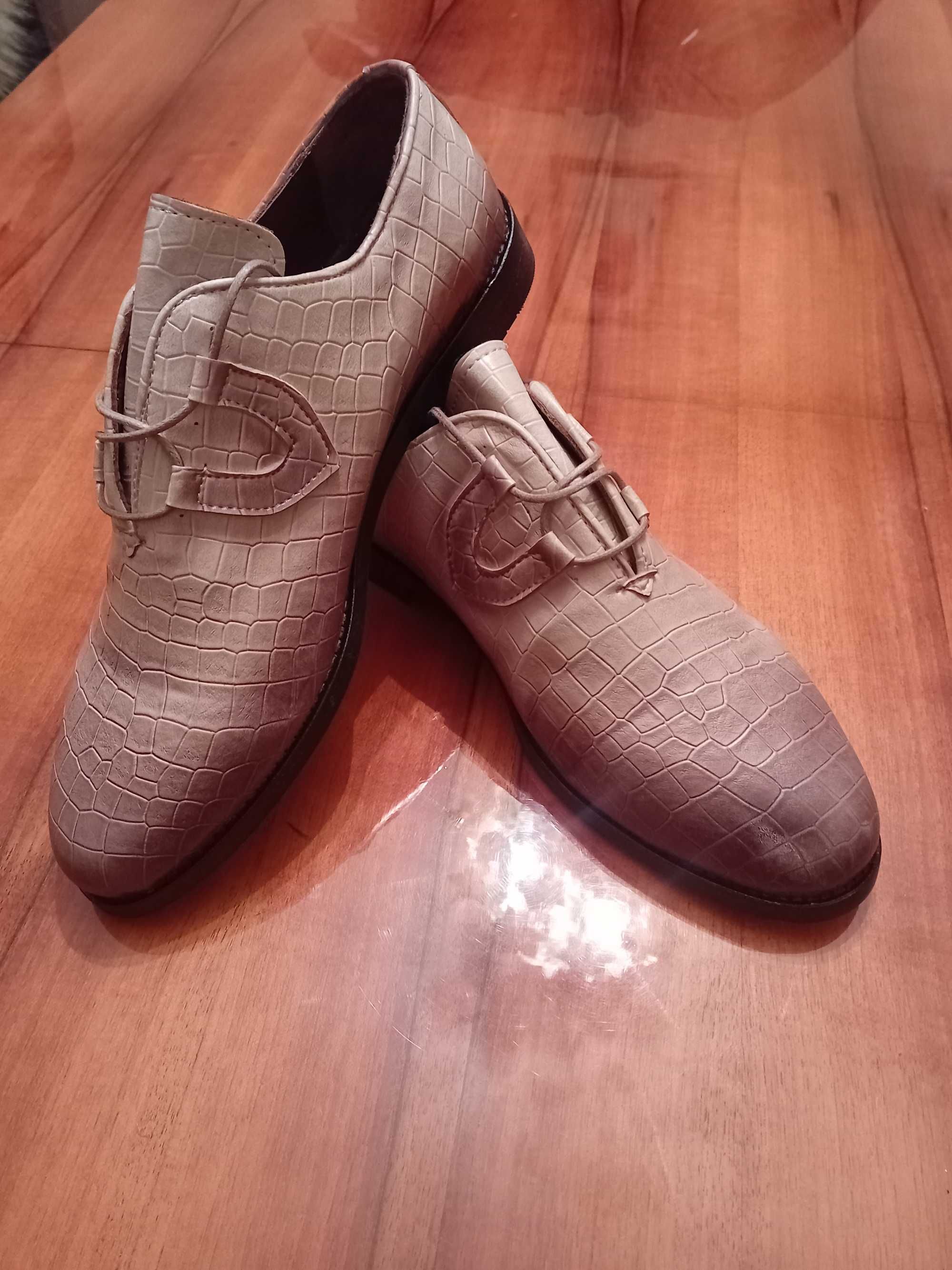 Pantofi barbatesti eleganti noi, model deosebit, bej
