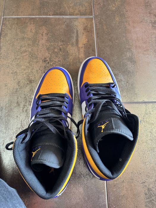 Jordan 1 mid лилави