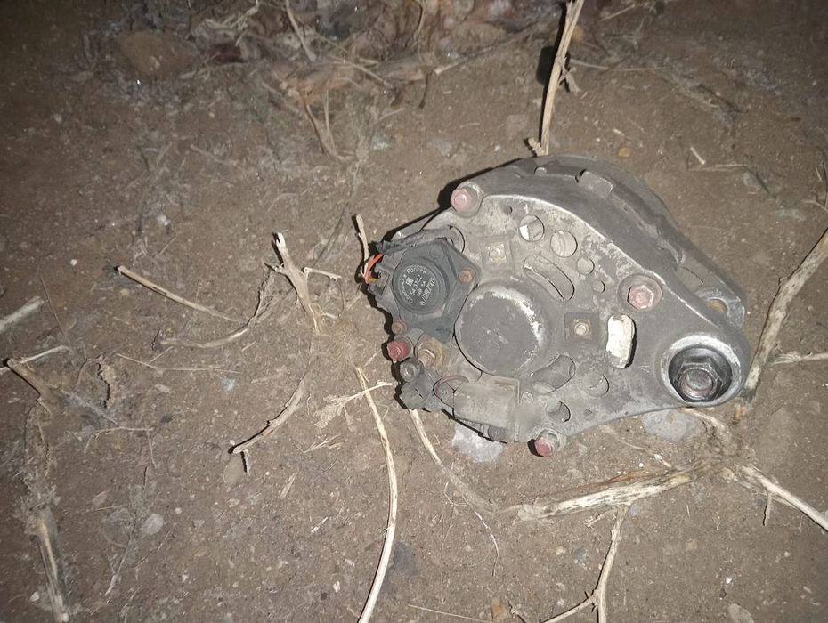 Продам генератор  и корбюратор ваз