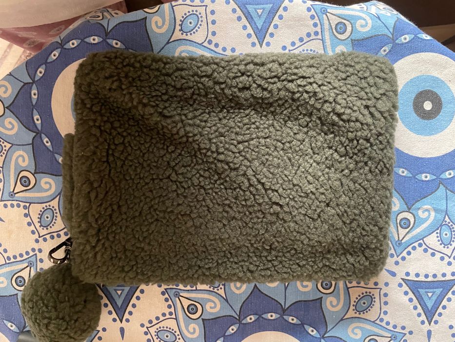 Дамски клъч запазен