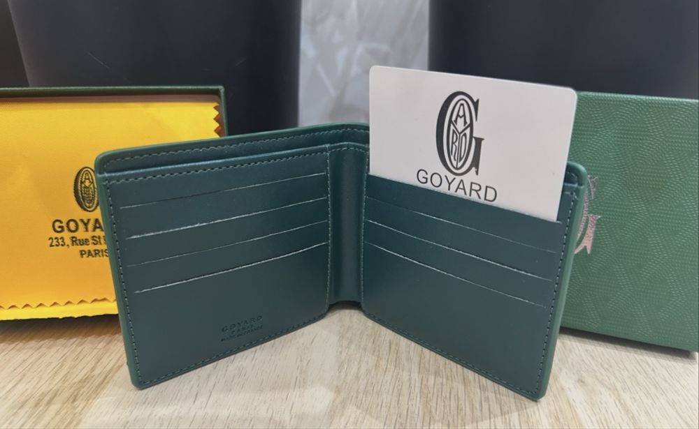 Goyard, Louis Vuitton Портфейли