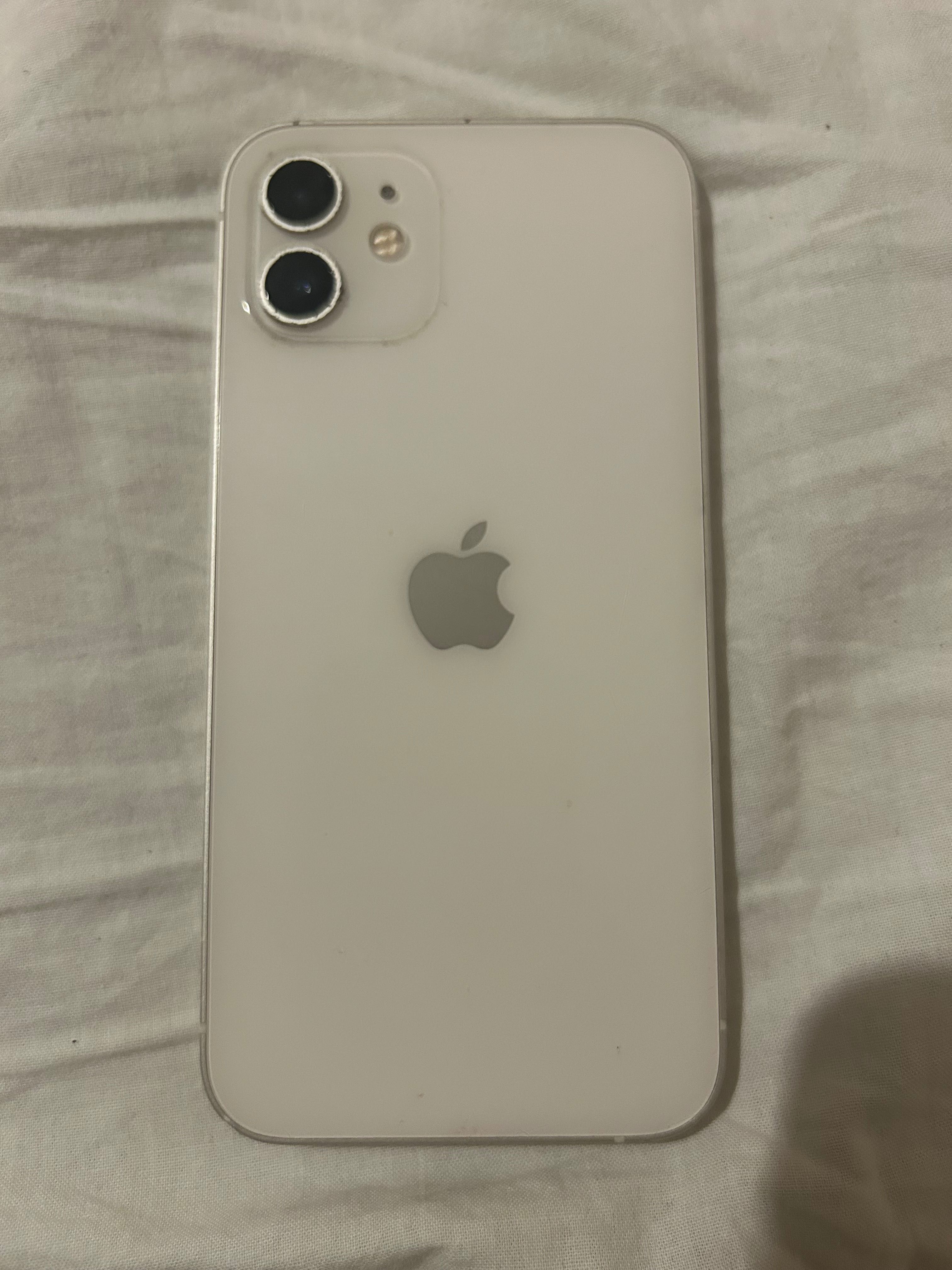 iPhone 12 запазен