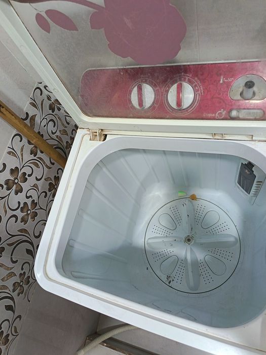 Кир мошина сотилади. Парраги олинадиган булиб колган.  Мотори ишлайди.