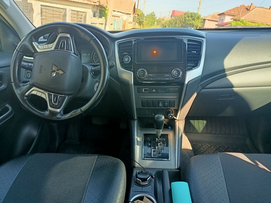 Vând Mitsubishi L200