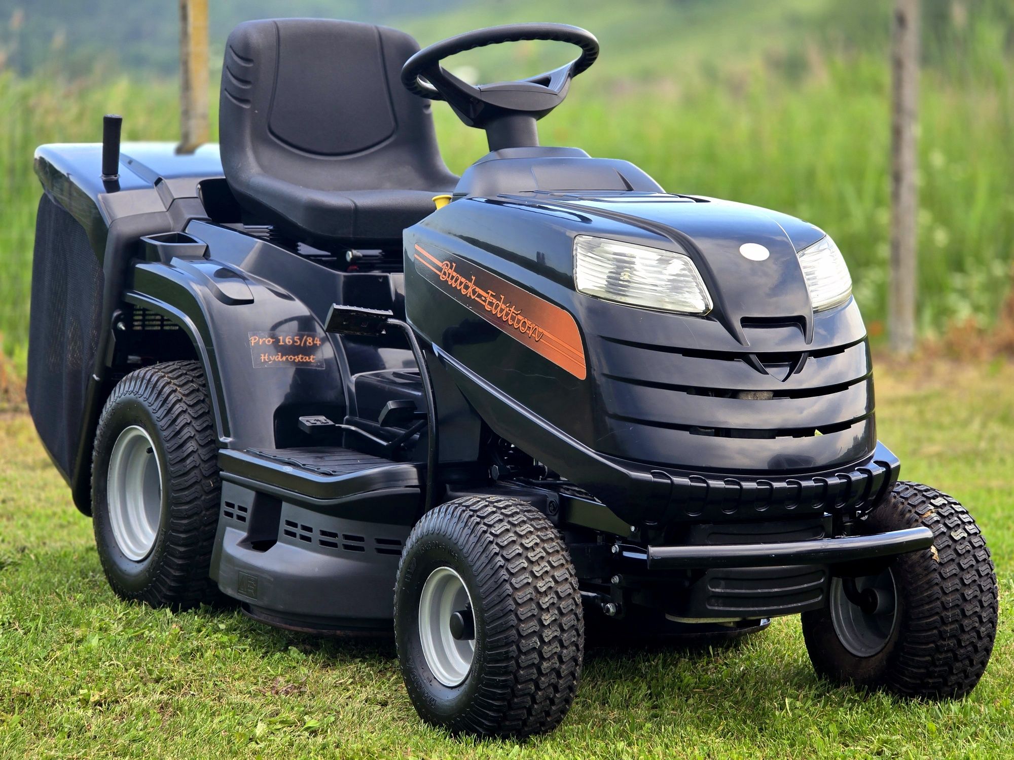 Tractoras gazon iarba Profesional Stiga Pro Black Edition 16.5 cp 2022