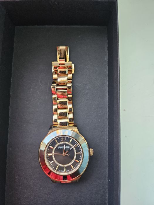 Ceas Swarovski auriu cu negru