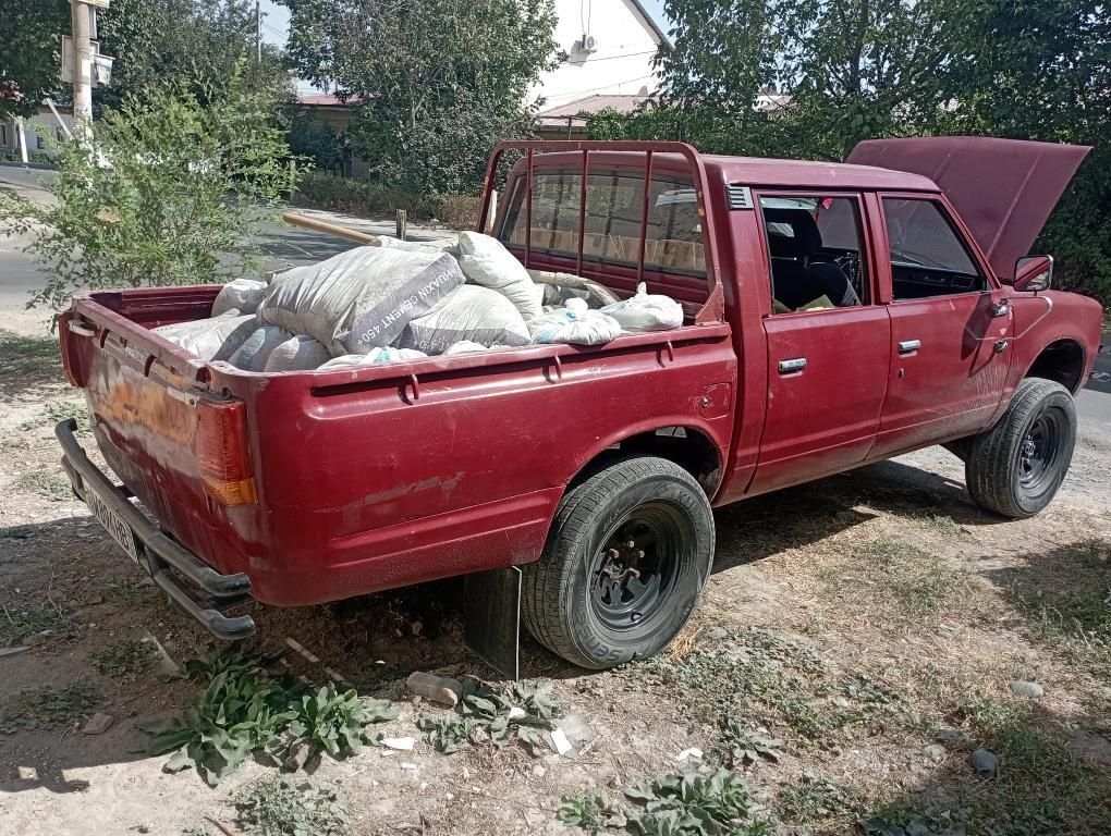 Nissan pick up sotiladi