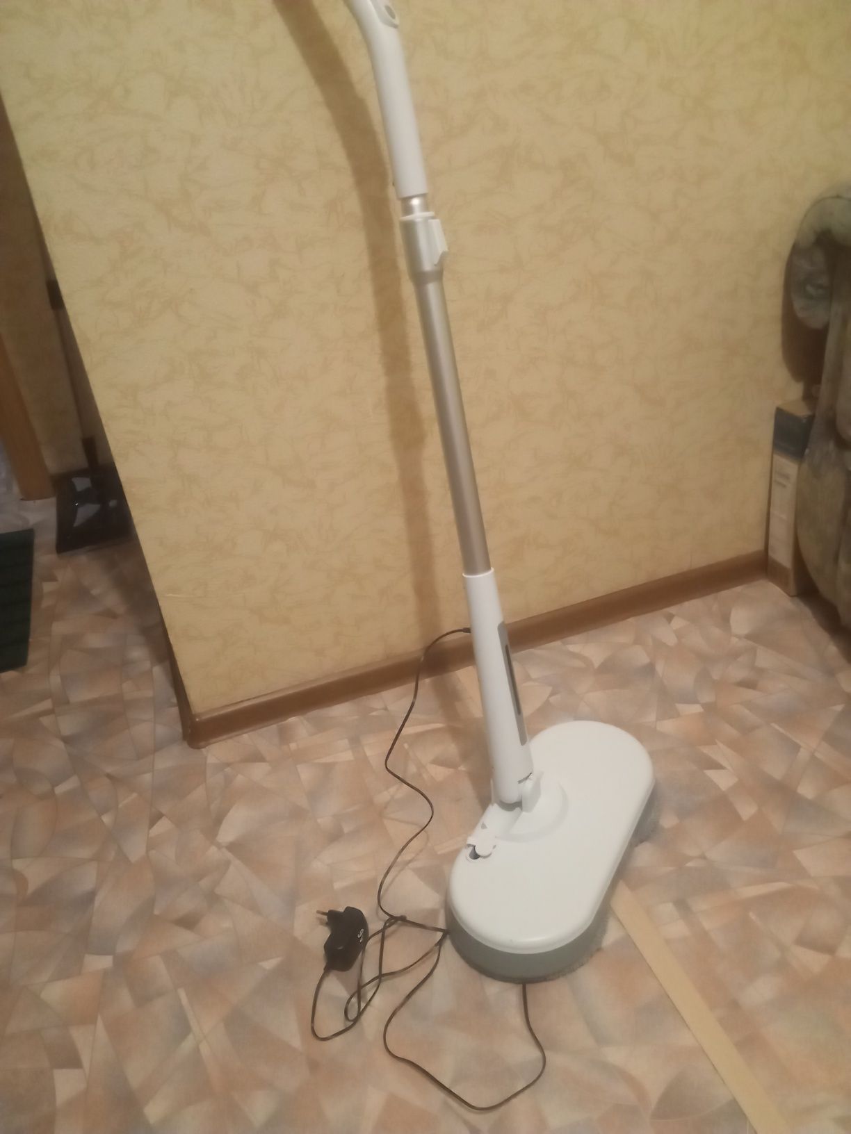 Продам электро швабру..работает от аккумулятора ...