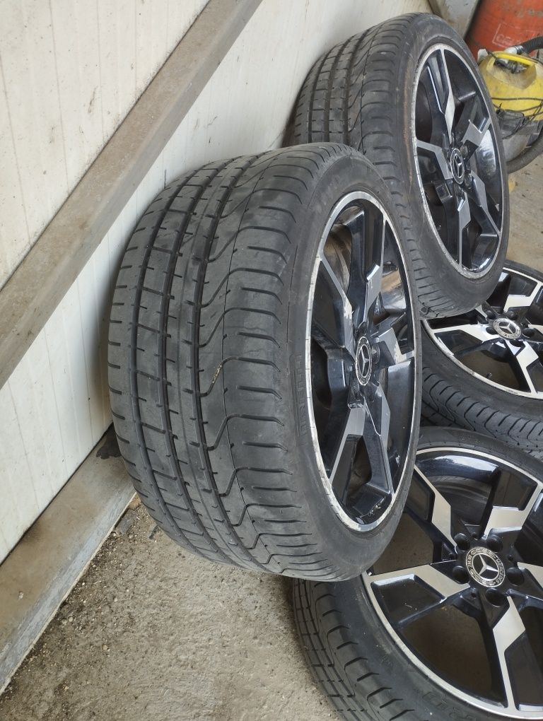 Джанти с гумите Pirelli за Mercedes w212