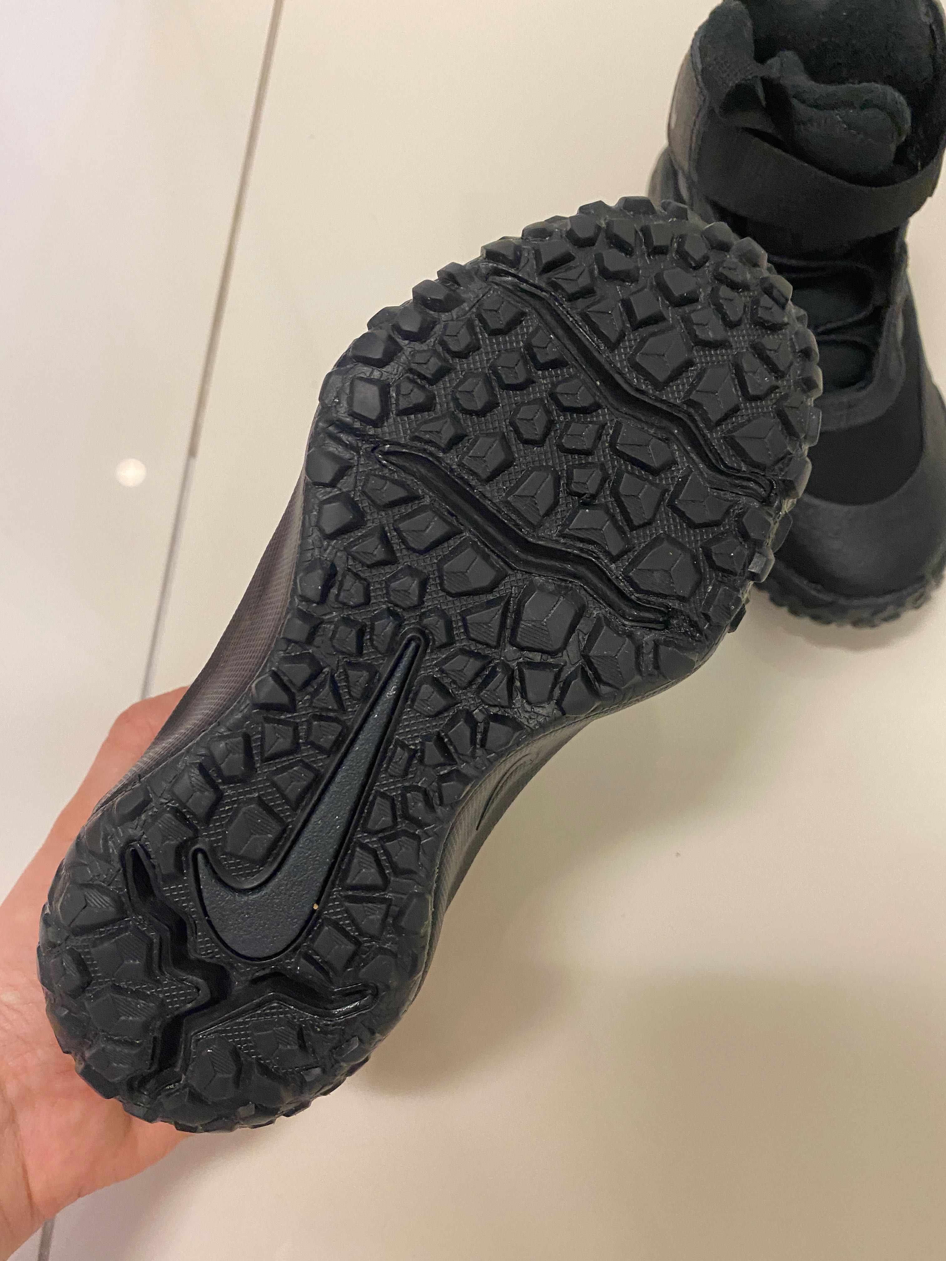 Оригинални!Nike детски боти 28.5 номер